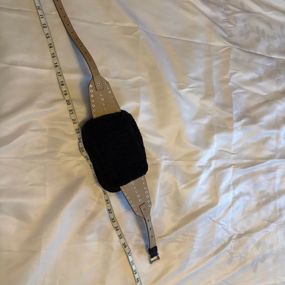 Black Sherpa Fanny Pack / Belt Bag - Picture 3 of 5